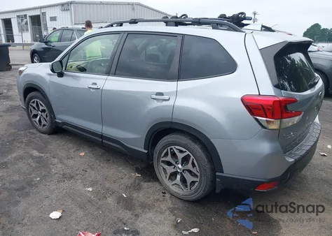 2022 Subaru Forester Premium z USA, uszkodzony, nr VIN JF2SKAEC1NH418248